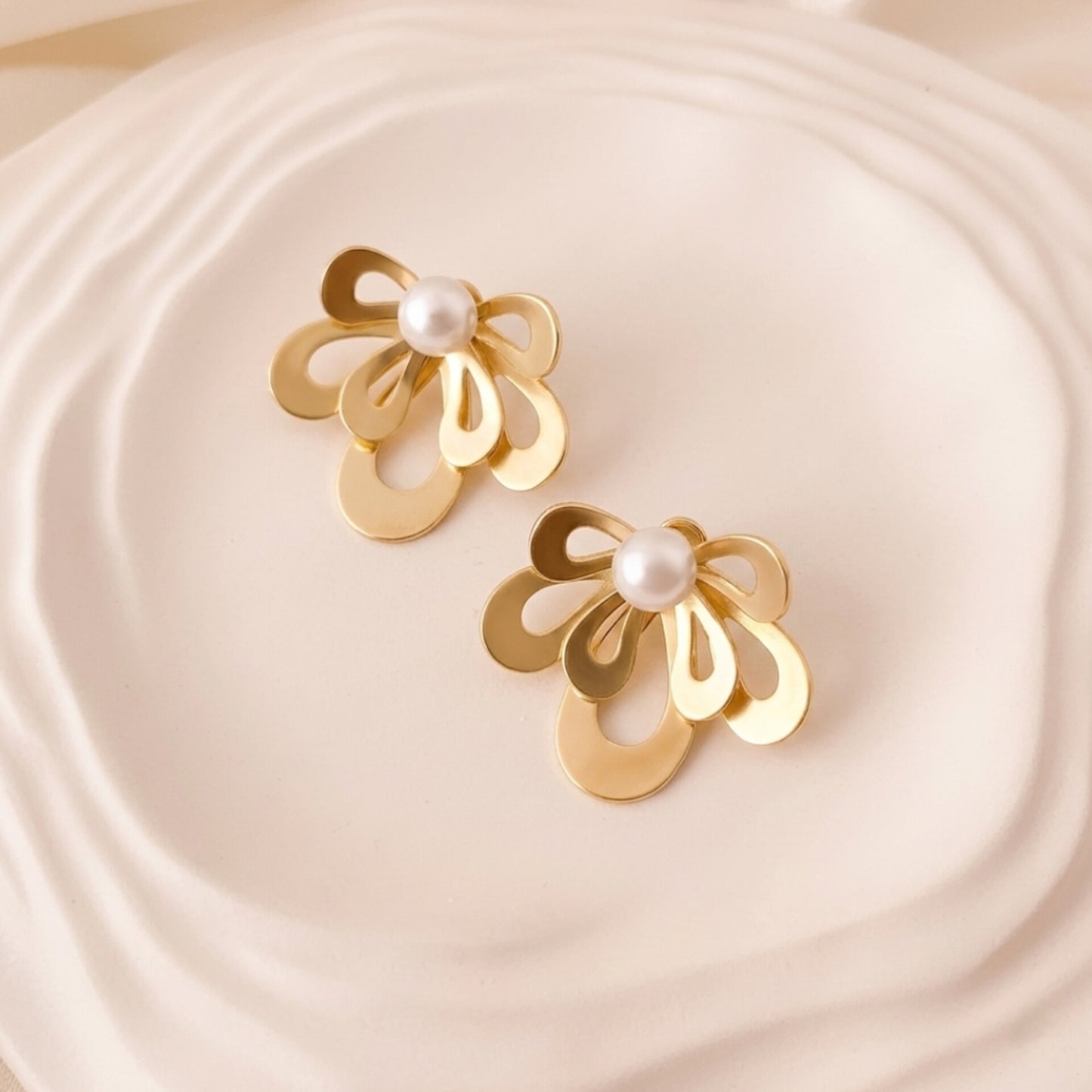Pearl Ribbon Earrings