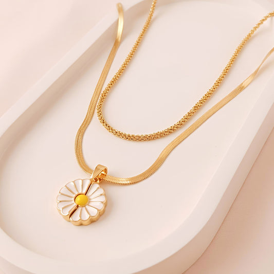 Radiant Reveal Daisy Necklace