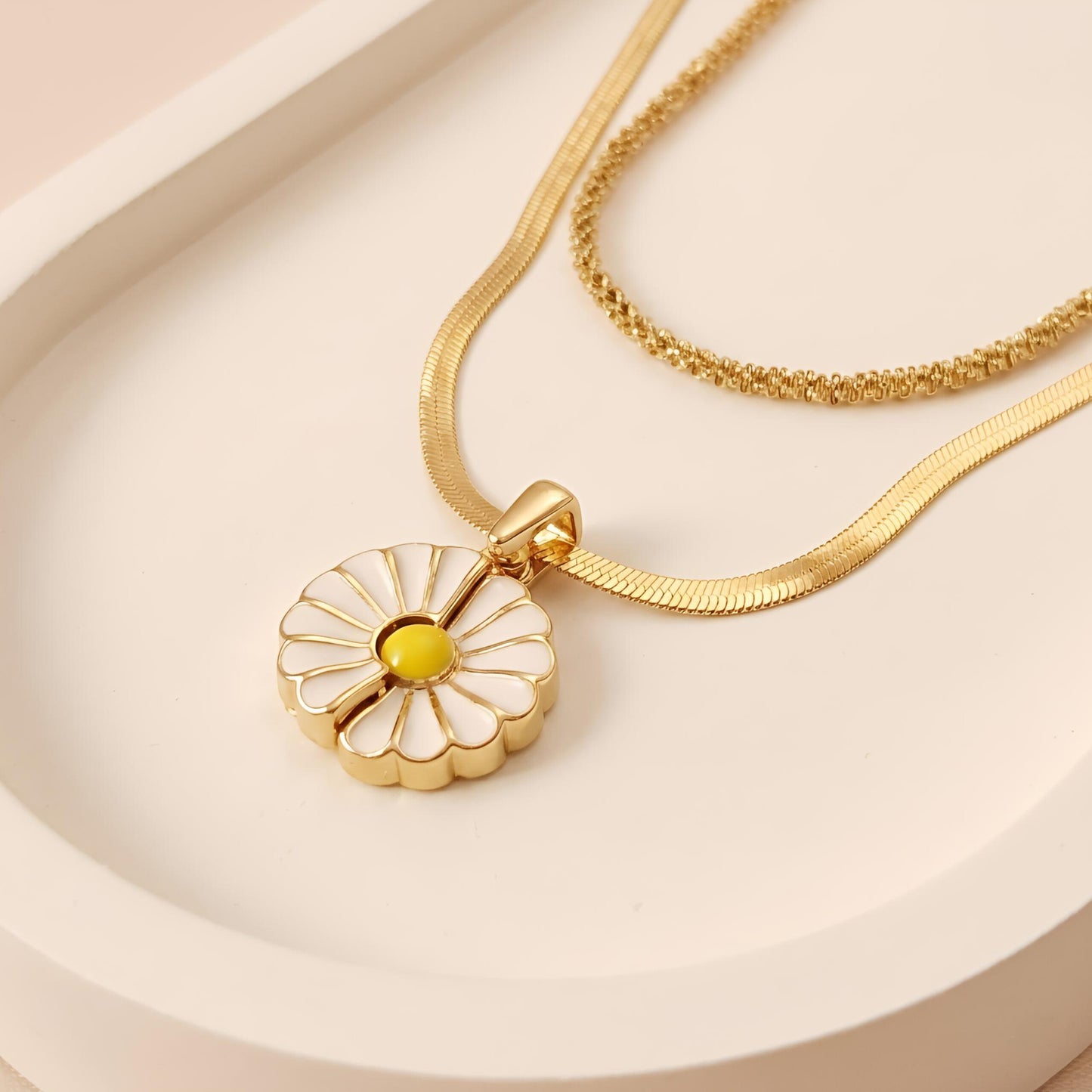 Radiant Reveal Daisy Necklace