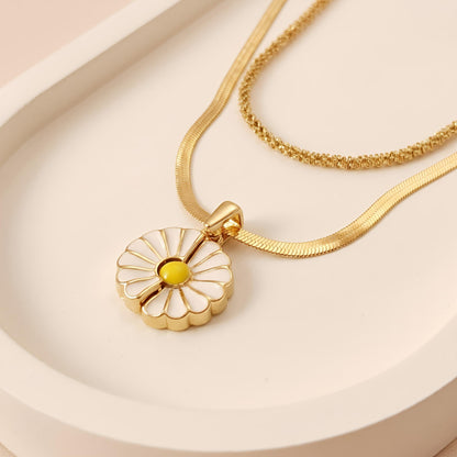 Radiant Reveal Daisy Necklace